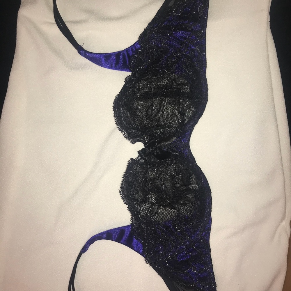 Victoria’s Secret black lace bra